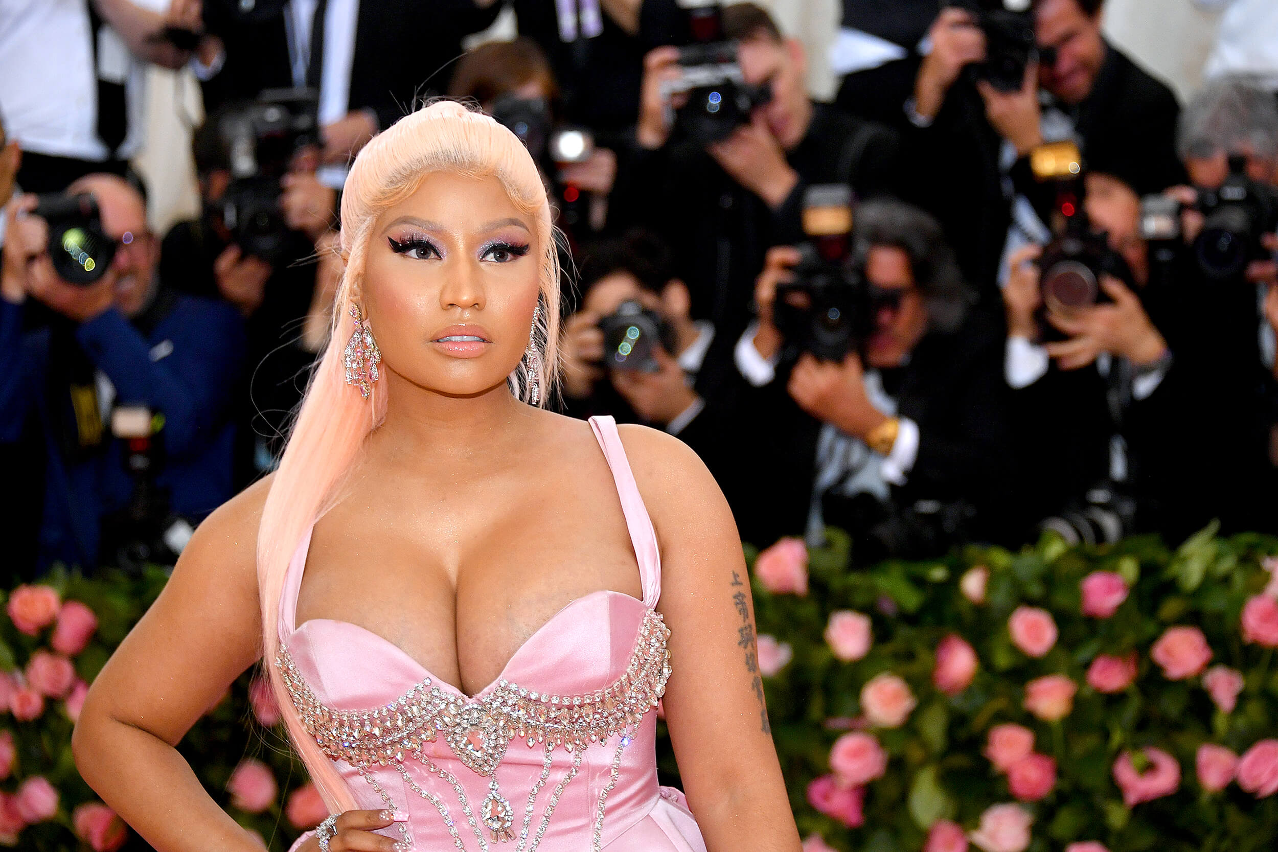 How tall is Nicki Minaj Real Age, Weight, Height in feet